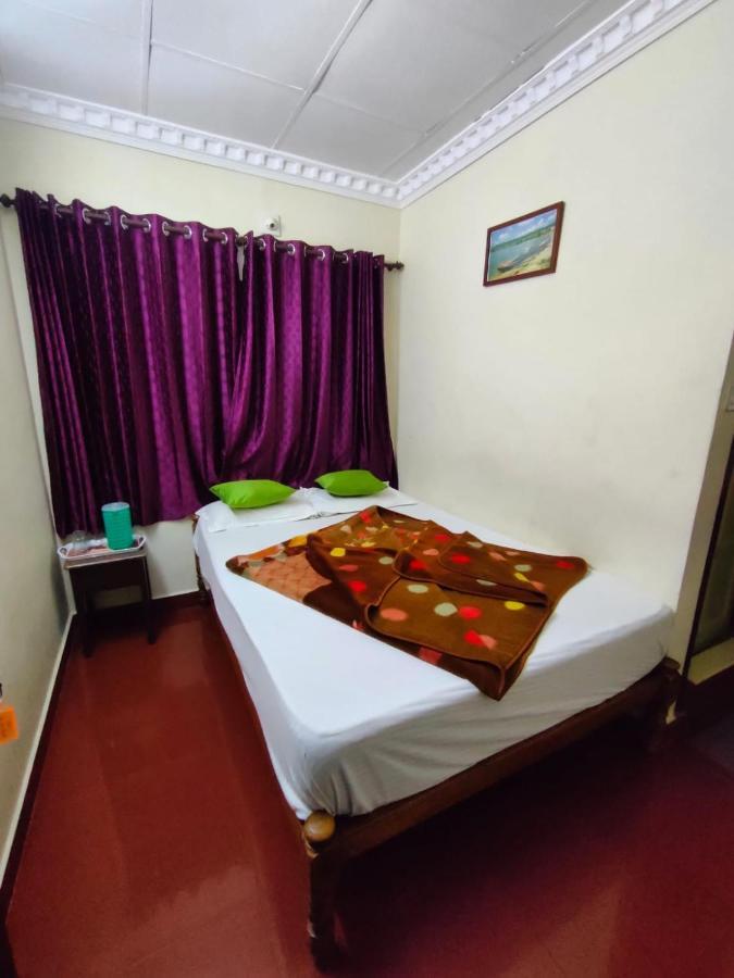 Munnar Kaippalli Budget Homestay Eksteriør bilde